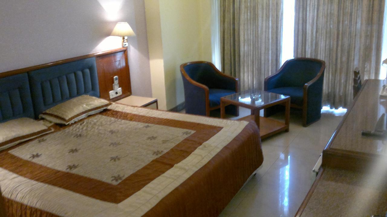 Hotel Kohinoor Executive Pune Bagian luar foto