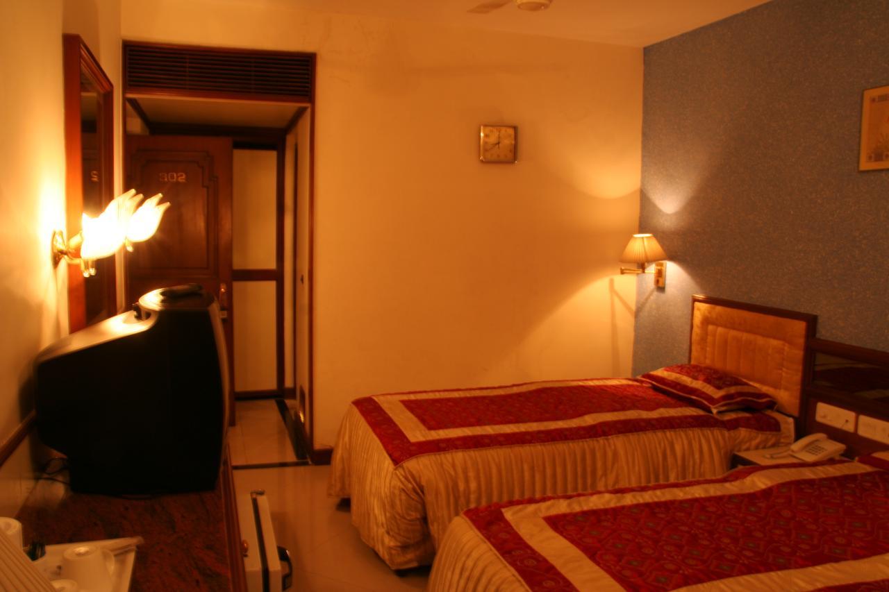 Hotel Kohinoor Executive Pune Bagian luar foto