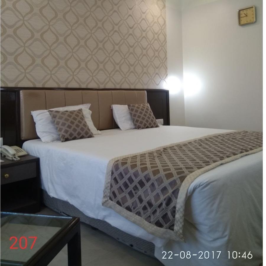 Hotel Kohinoor Executive Pune Bagian luar foto