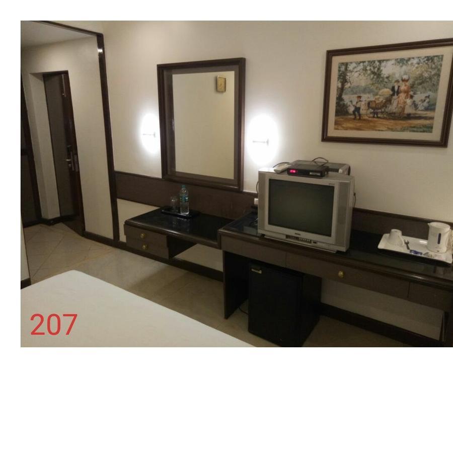 Hotel Kohinoor Executive Pune Bagian luar foto